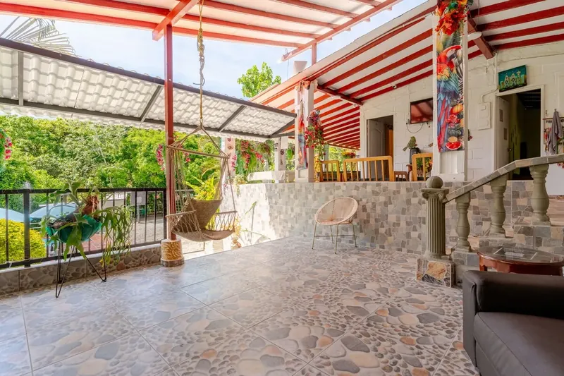 Terraza de la casa, donde se reúne el grupo