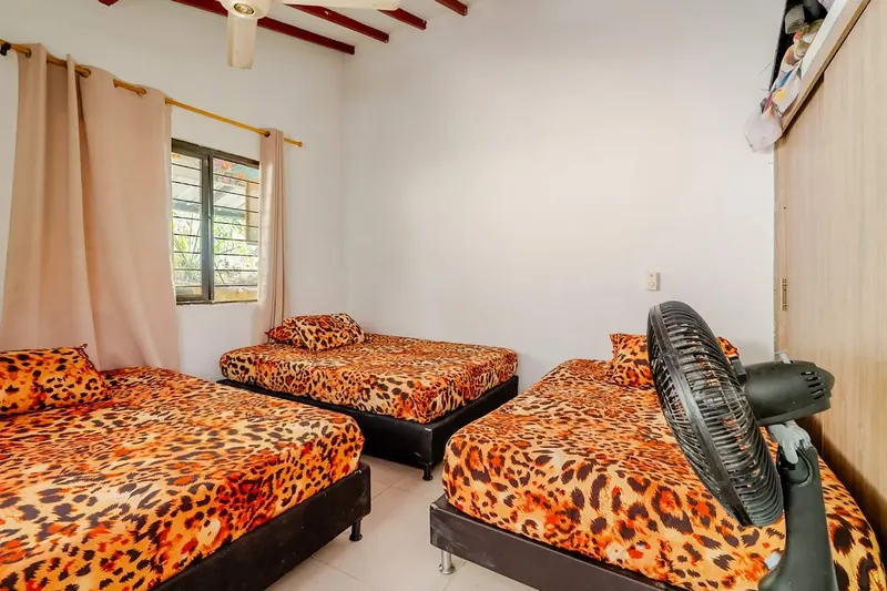 Habitación 5: 3 camas dobles